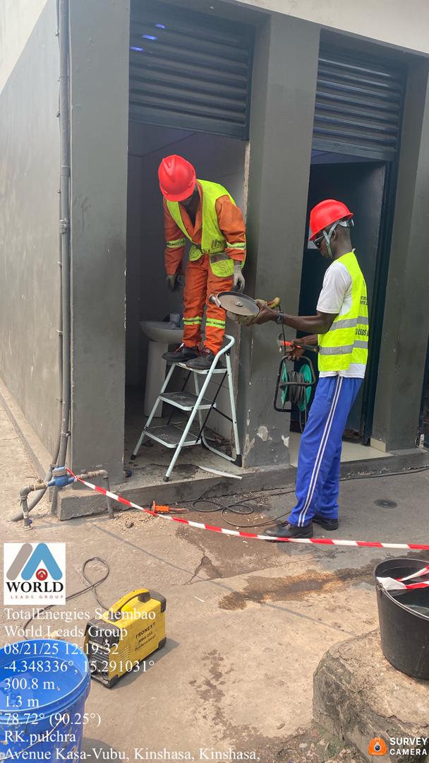 Pendant les travaux - Remplacement des portes métalliques à la station-service Molaert